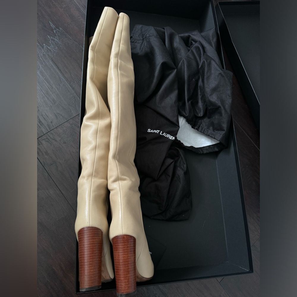 Authentic Saint Laurent Crème boots. - Picture 5 of 9